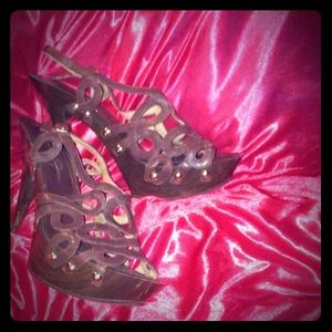 Jessica Simpson. Heels